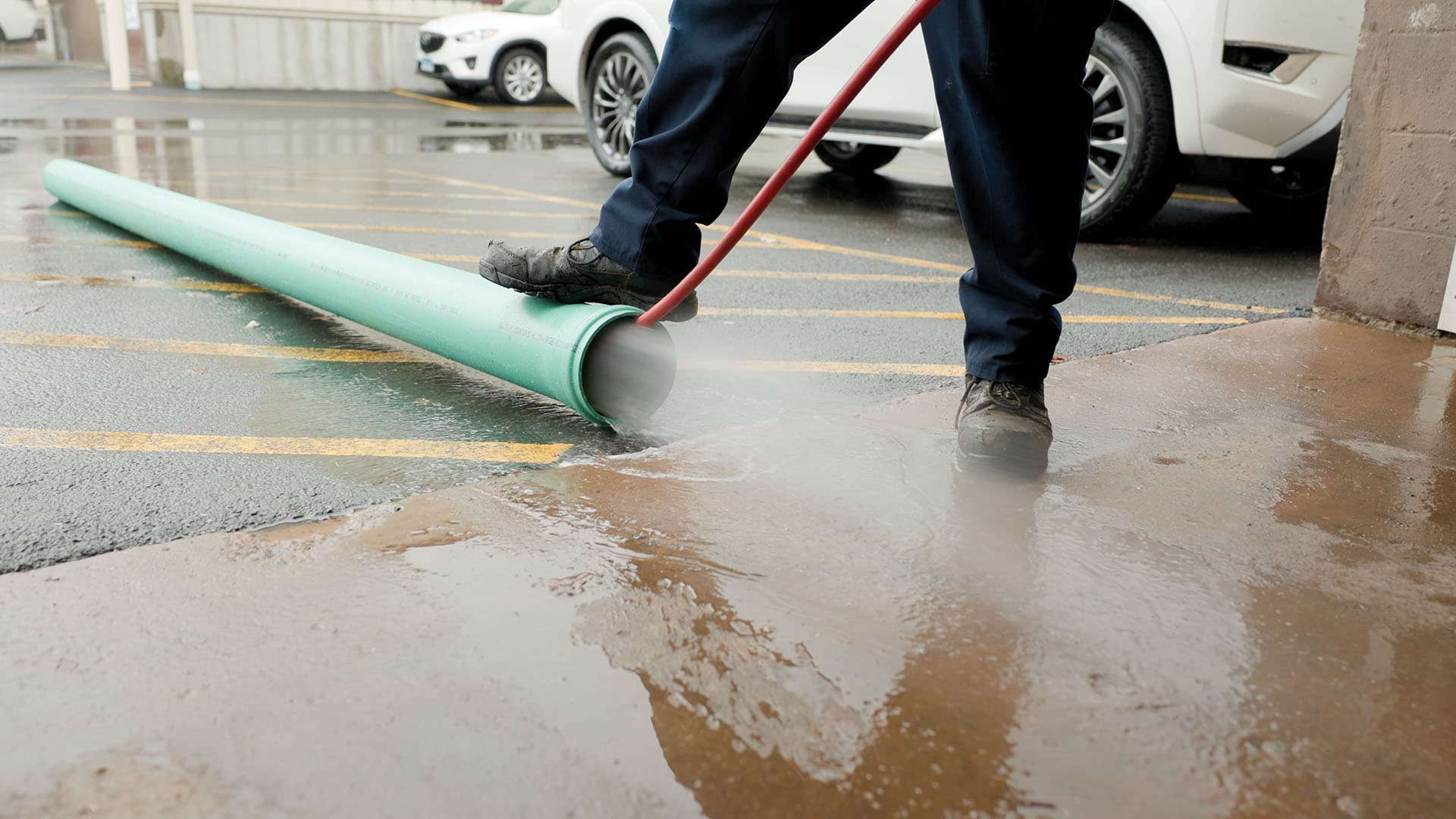 Hydro jetting equipment cleaning a drain line